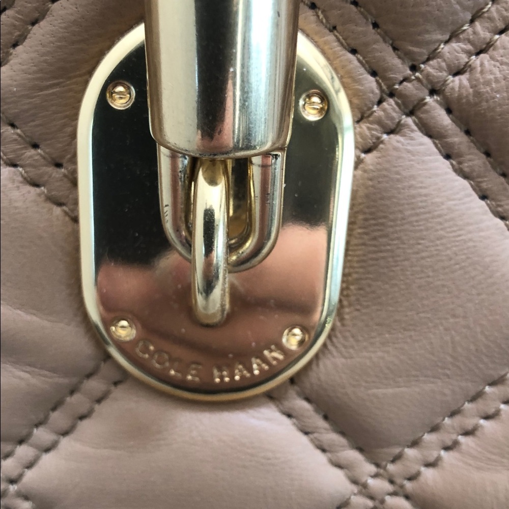 Beautiful Cole Haan quilted leather handbag - Picture 2 of 10